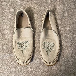 Elegant Cream Moccasins with Embroidery